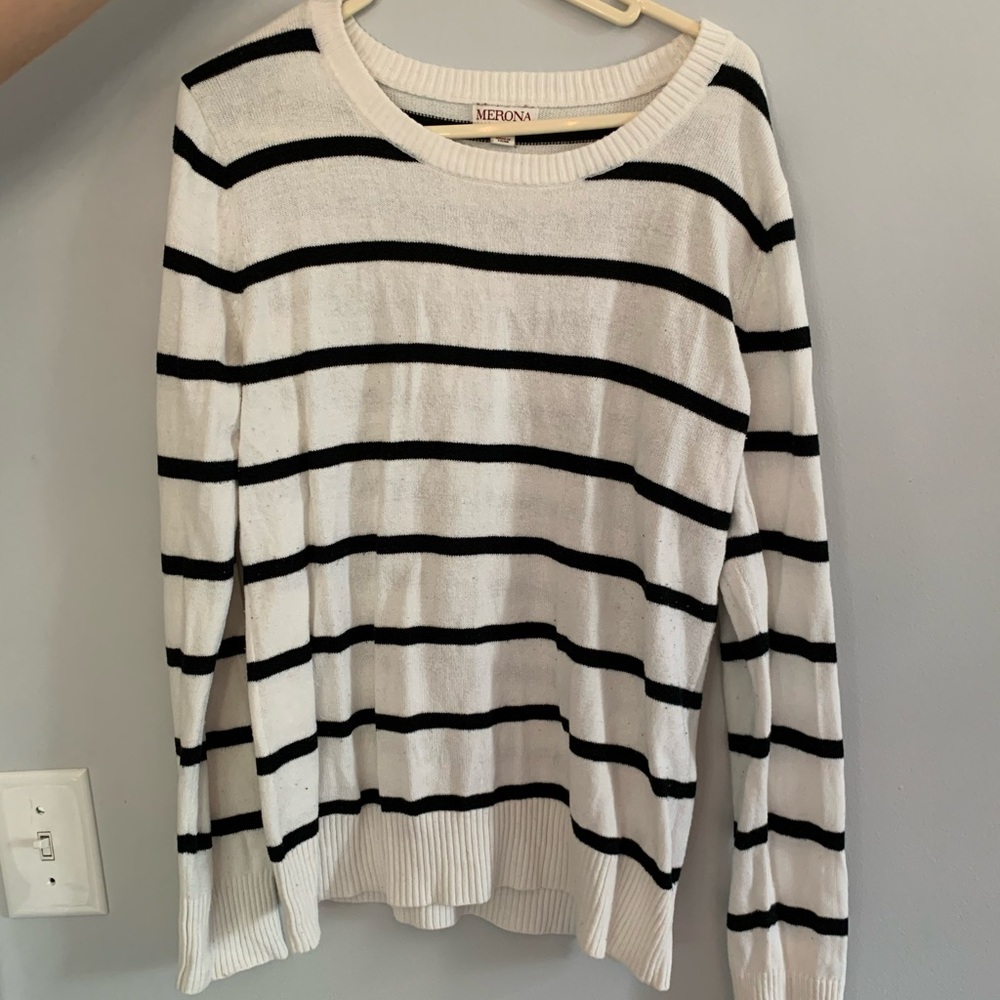 comfy black and white sweater🖤🤍